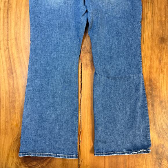 American Eagle Outfitters Curvy High-Rise Skinny Kick Jeans - Picture 7 of 8